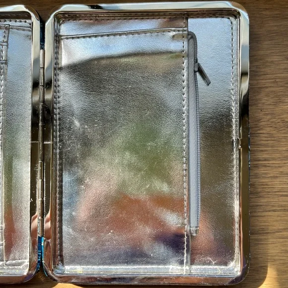 Beautiful blue faux croc wallet with silver clasp. - Picture 8 of 9